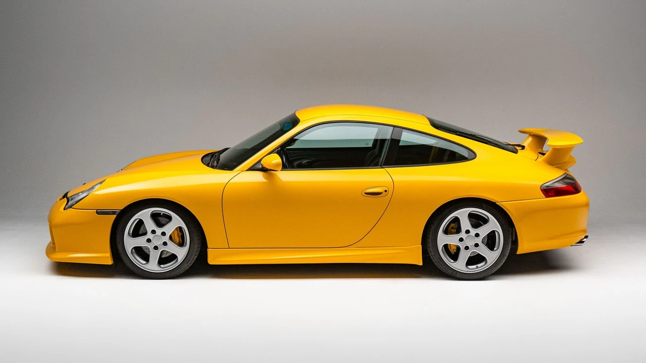 2003 Porsche 911 - Image 19 of 31