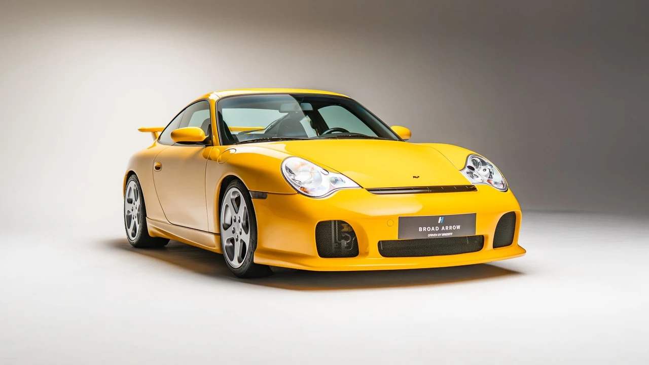 2003 Porsche 911 - Image 16 of 31