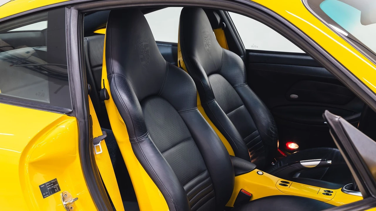 2003 Porsche 911 - Image 9 of 31