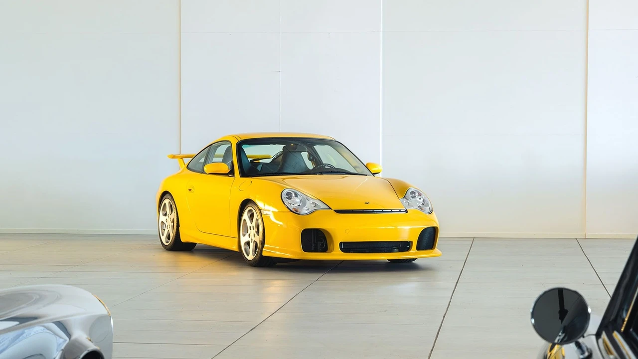2003 Porsche 911 - Image 12 of 31