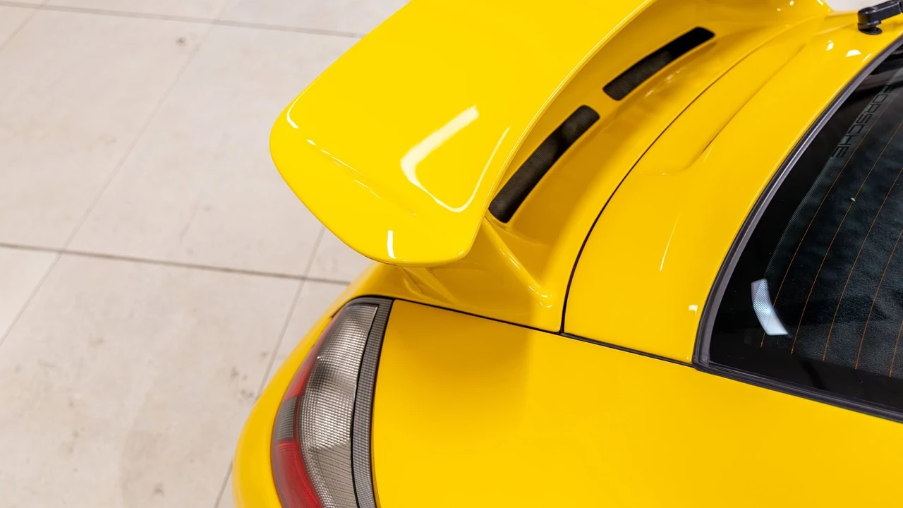 2003 Porsche 911 - Image 28 of 31