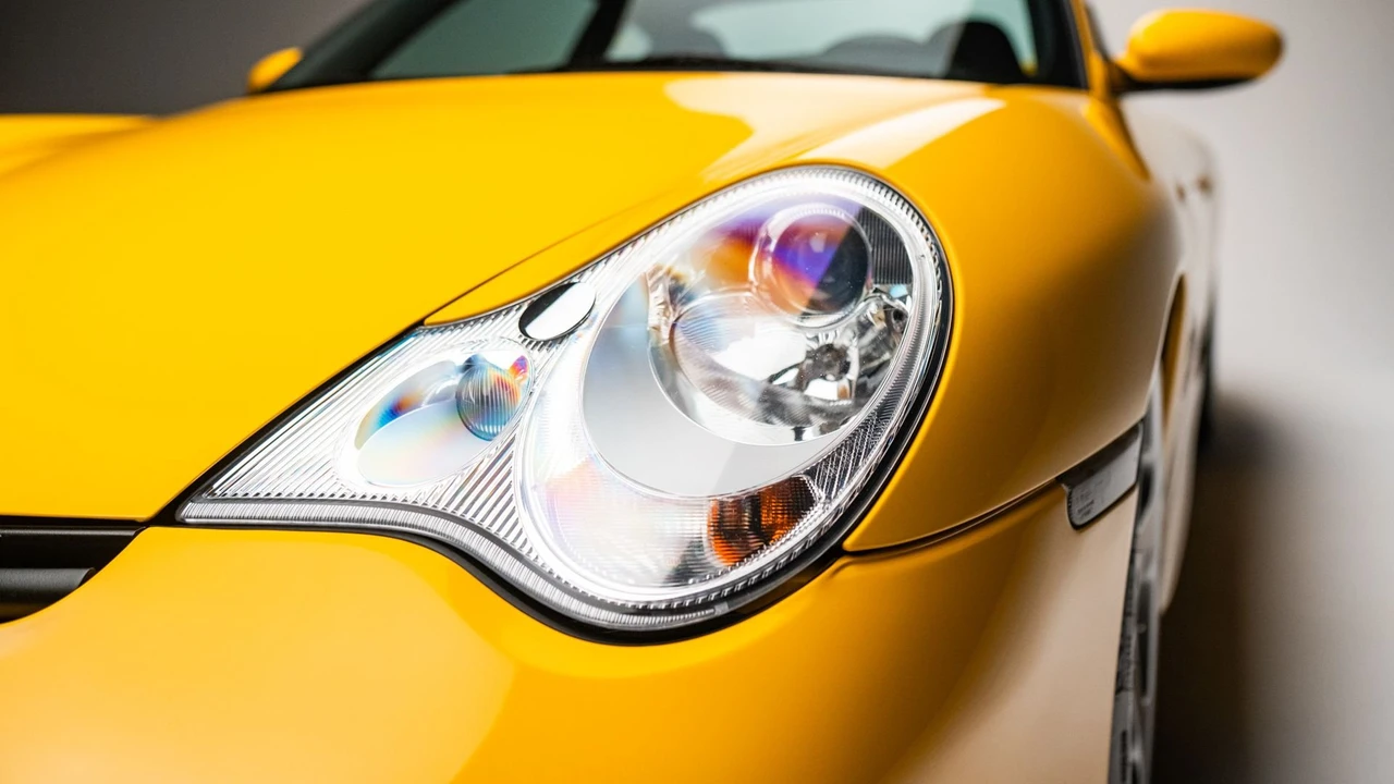 2003 Porsche 911 - Image 26 of 31