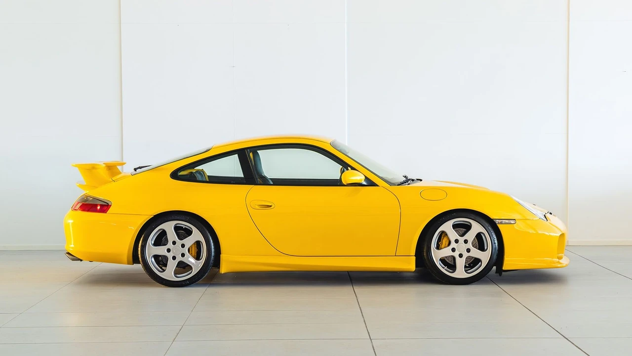 2003 Porsche 911 - Image 14 of 31