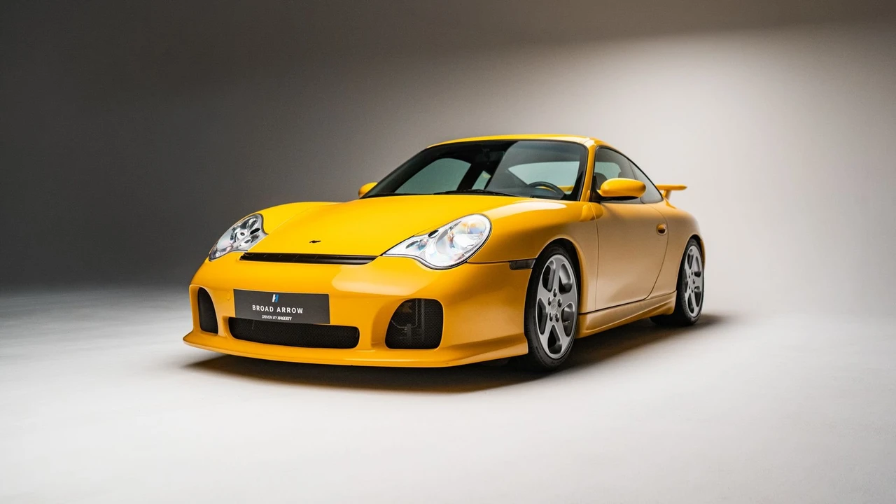 2003 Porsche 911 - Image 10 of 31