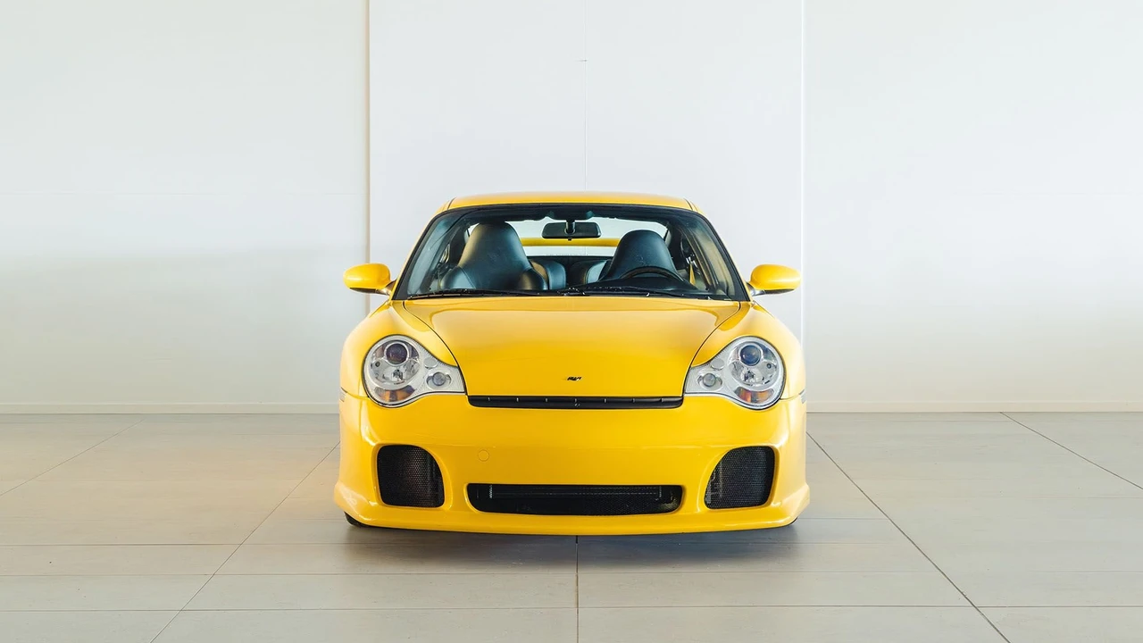2003 Porsche 911 - Image 11 of 31