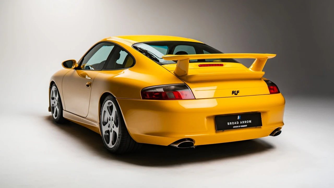 2003 Porsche 911 - Image 17 of 31