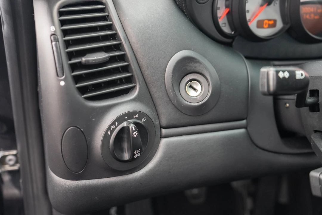 2003 Porsche 911 - Image 13 of 19