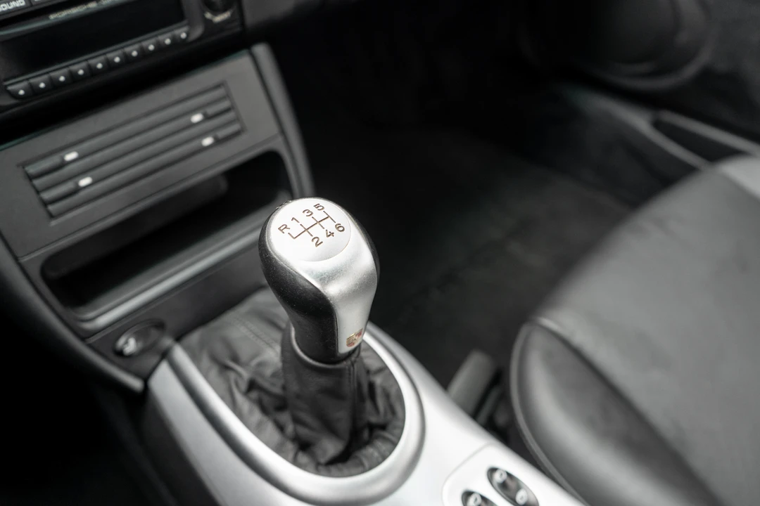 2003 Porsche 911 - Image 16 of 19