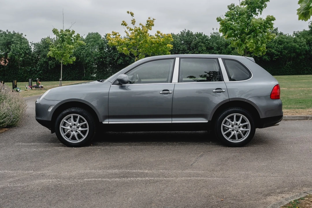 2003 Porsche Cayenne - Image 13 of 30