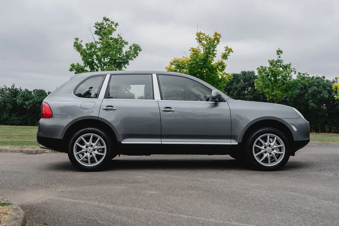 2003 Porsche Cayenne - Image 12 of 30