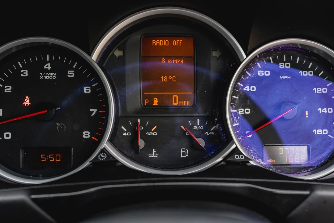 2003 Porsche Cayenne - Image 25 of 30