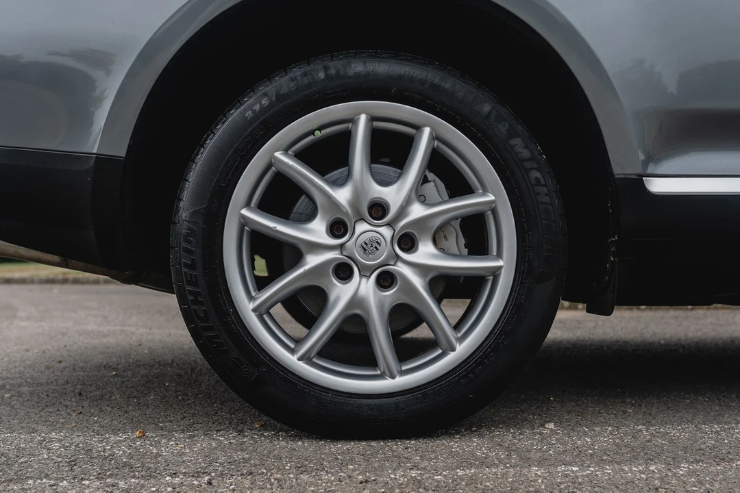 2003 Porsche Cayenne - Image 18 of 30