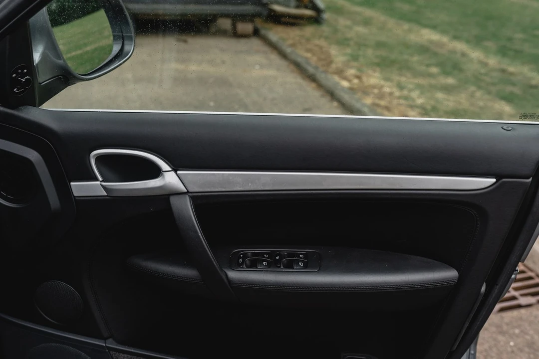 2003 Porsche Cayenne - Image 28 of 30