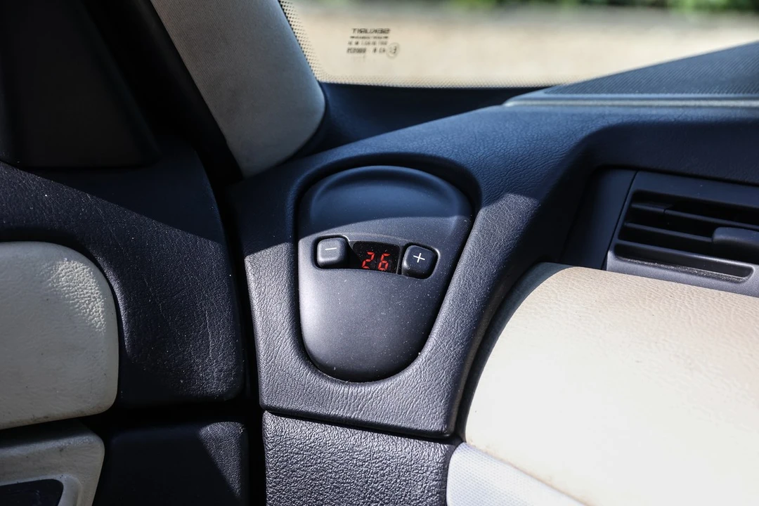 2003 Renault - Image 19 of 30