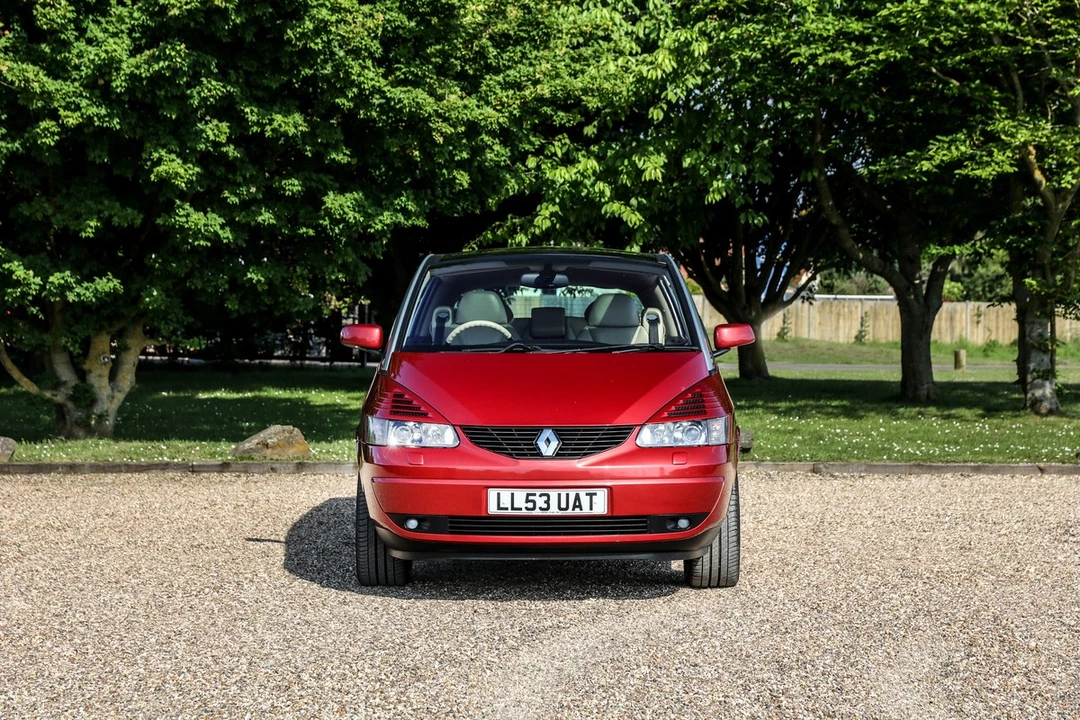 2003 Renault - Image 2 of 30