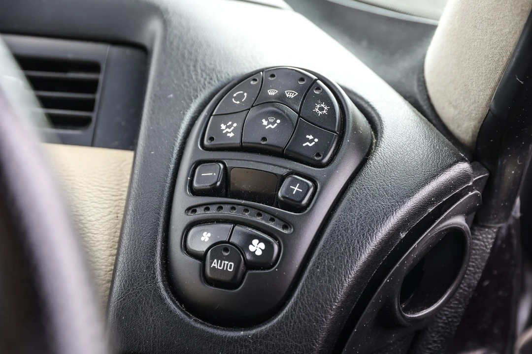 2003 Renault - Image 24 of 30