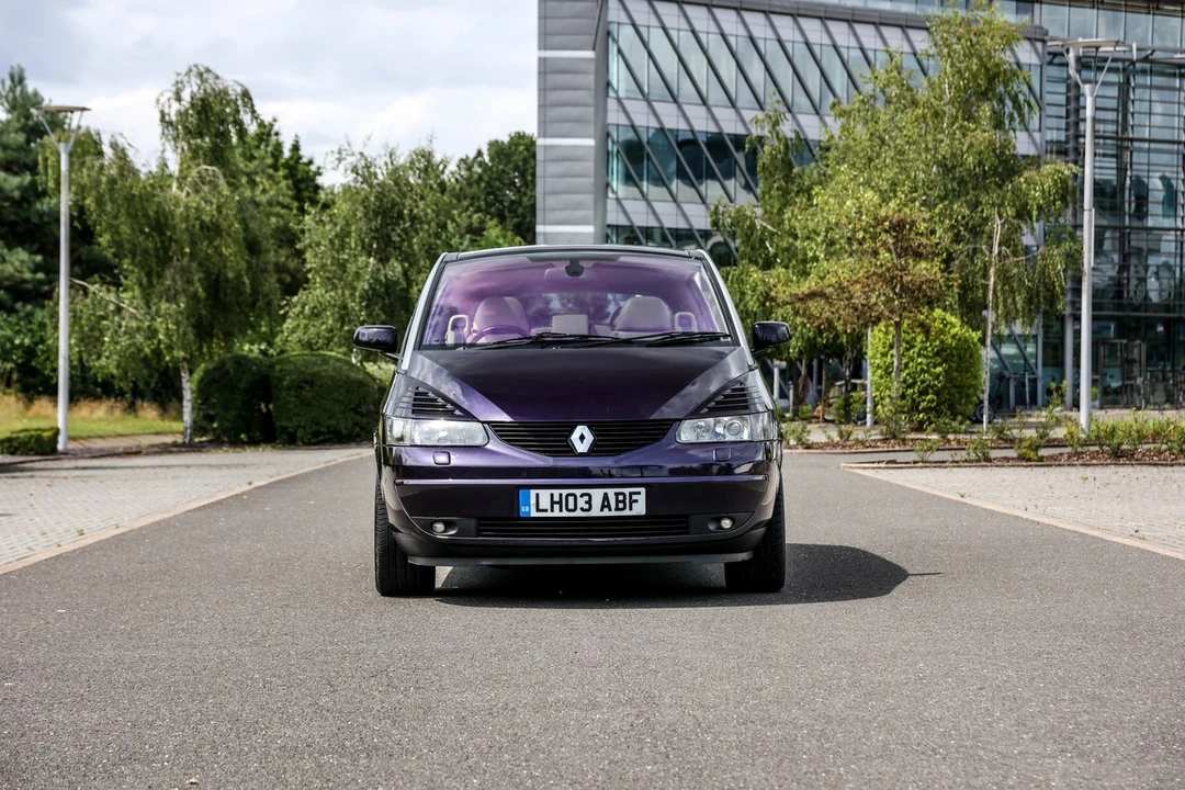 2003 Renault - Image 2 of 30
