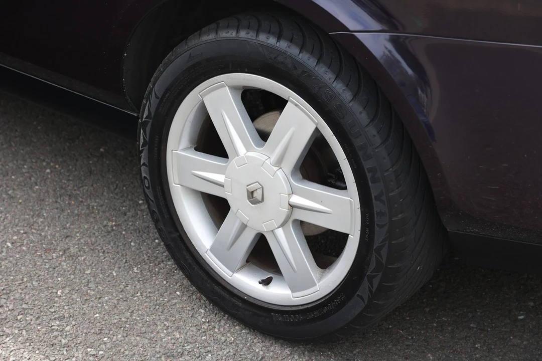 2003 Renault - Image 12 of 30