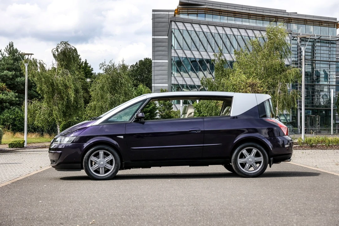 2003 Renault - Image 8 of 30