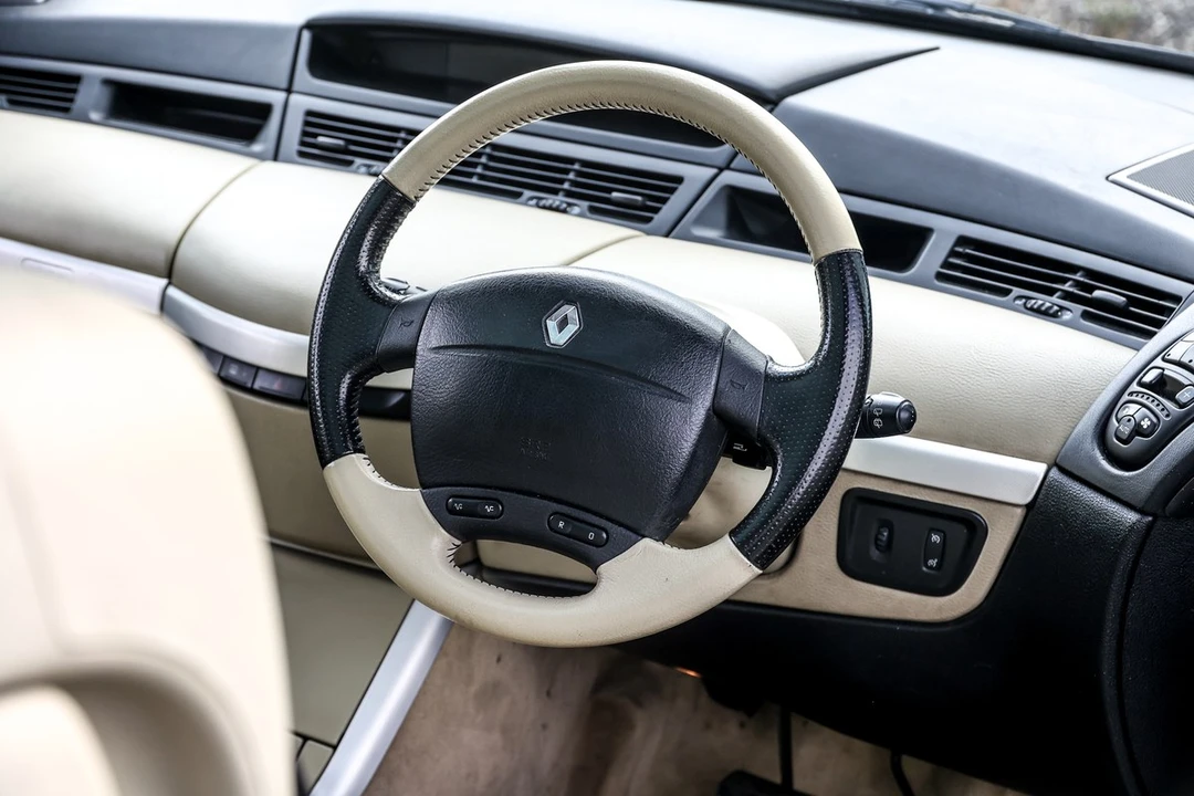 2003 Renault - Image 14 of 30