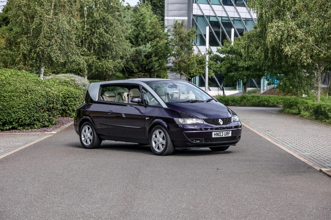 2003 Renault - Image 2 of 30
