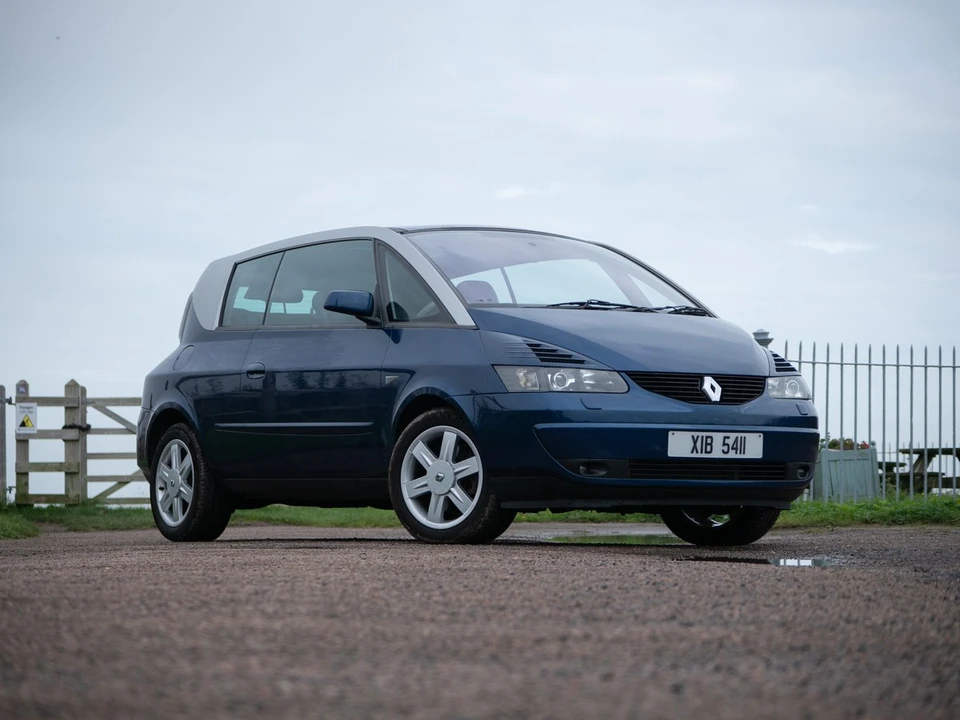 2003 Renault - Image 2 of 30