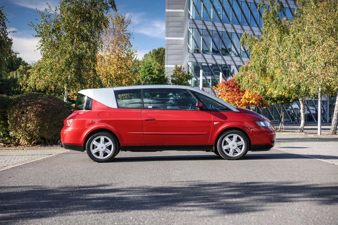 2003 Renault - Image 9 of 30