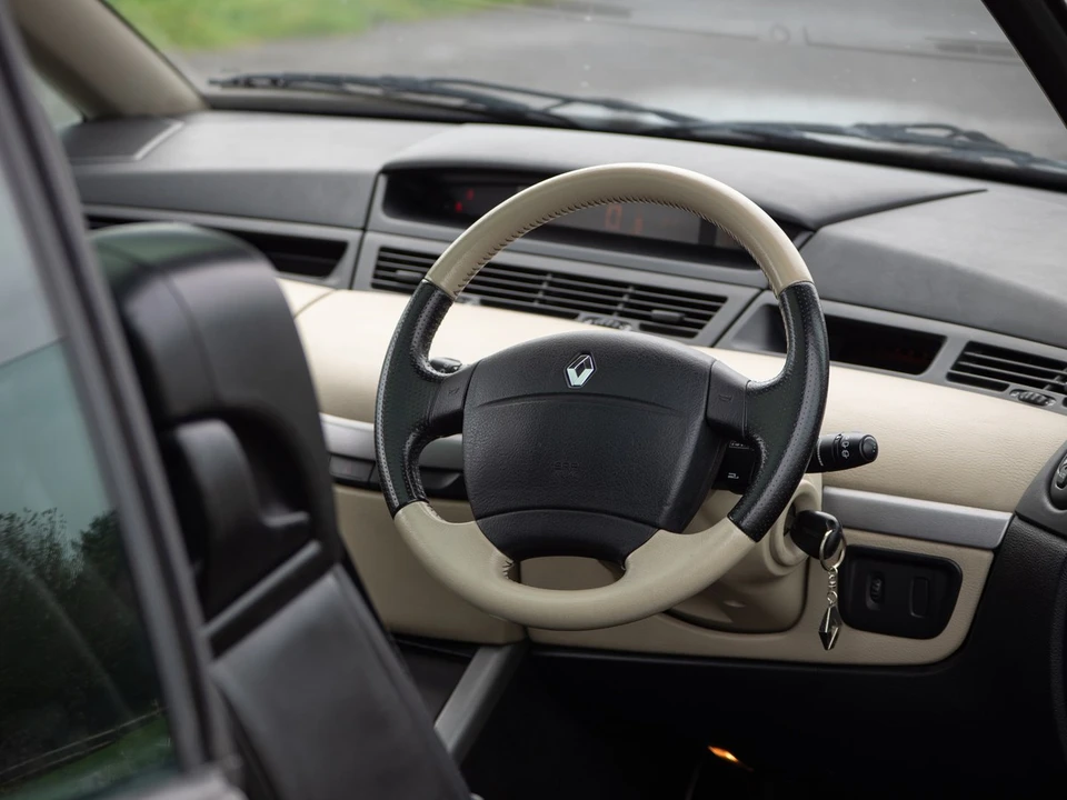 2003 Renault - Image 22 of 30
