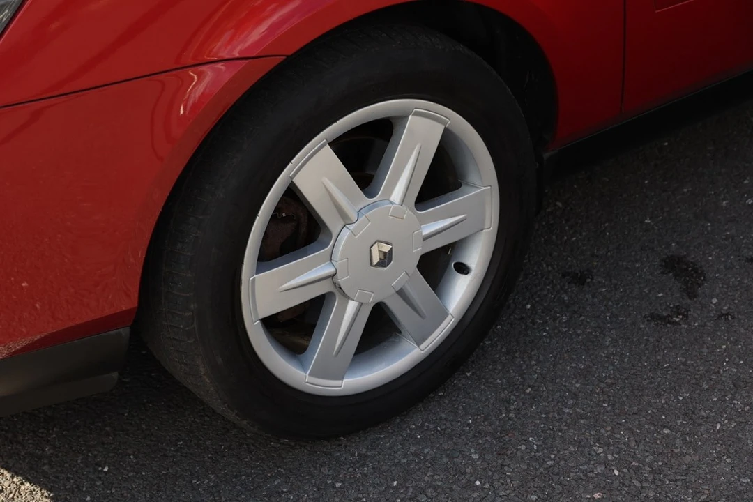 2003 Renault - Image 11 of 30