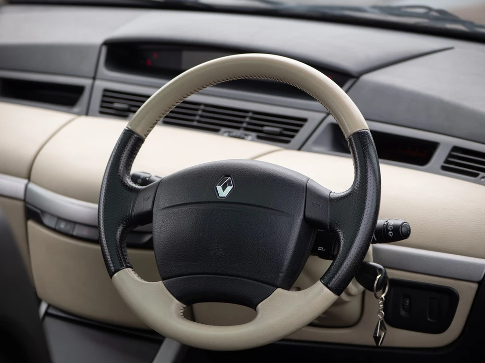 2003 Renault - Image 23 of 30