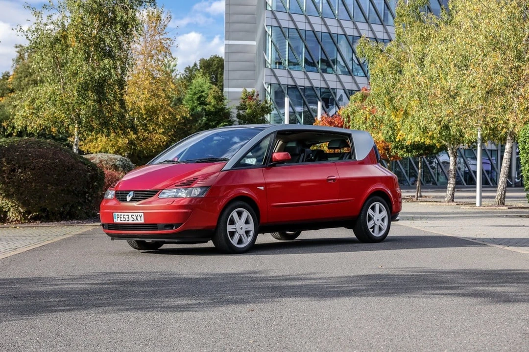 2003 Renault - Image 2 of 30