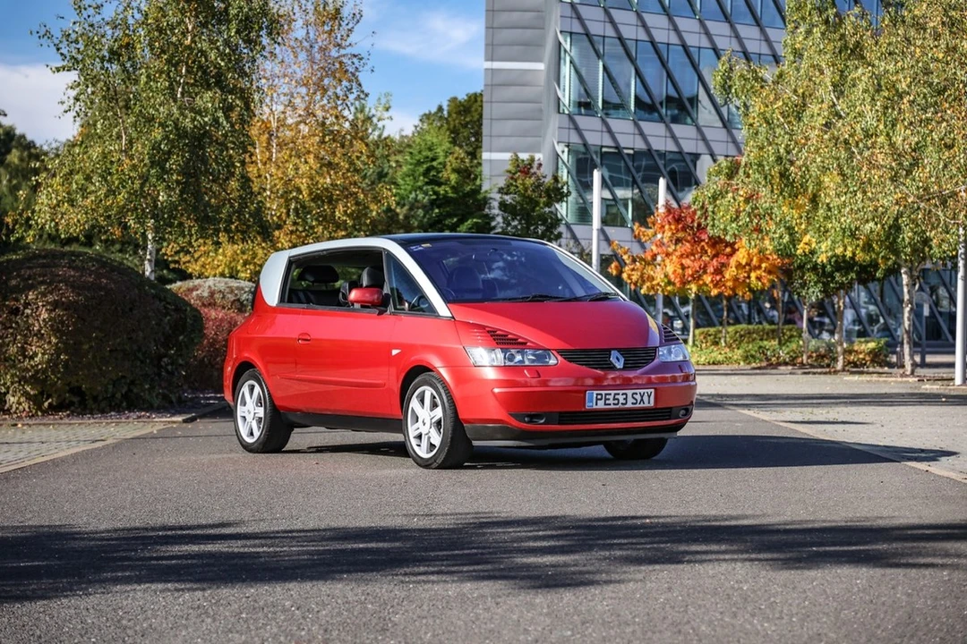 2003 Renault - Image 10 of 30