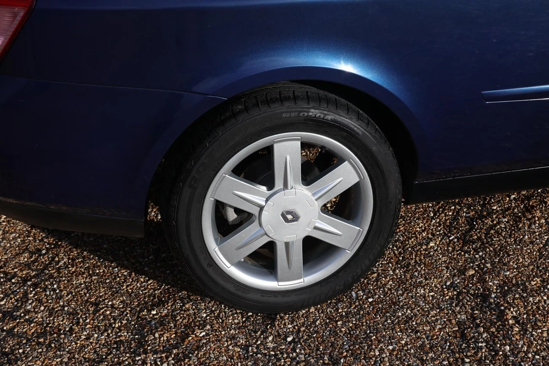 2003 Renault - Image 17 of 30