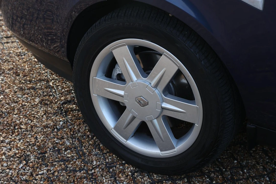 2003 Renault - Image 13 of 30