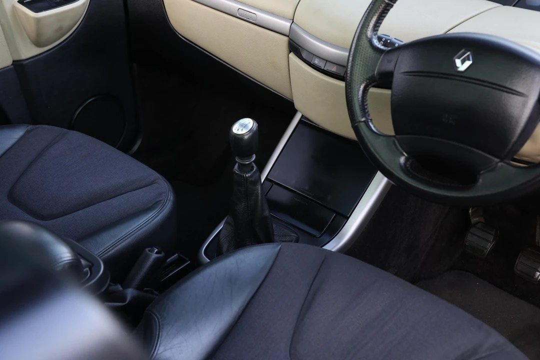 2003 Renault - Image 24 of 30