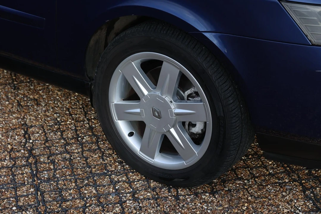 2003 Renault - Image 16 of 30
