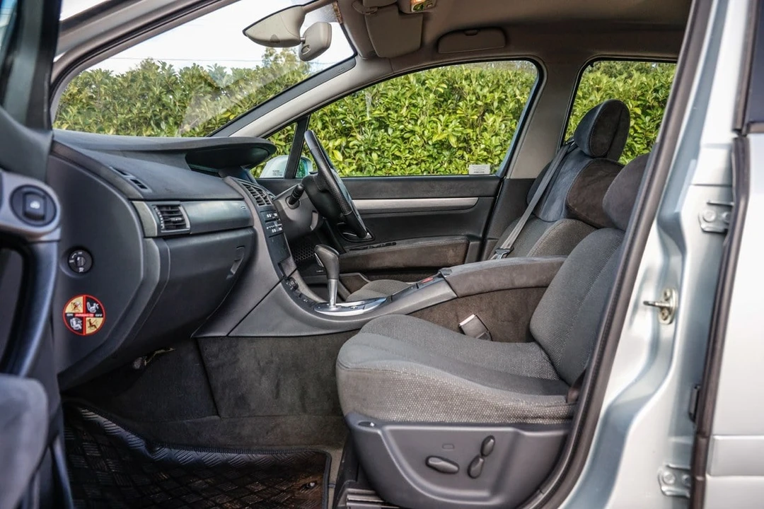 2003 Renault - Image 21 of 30