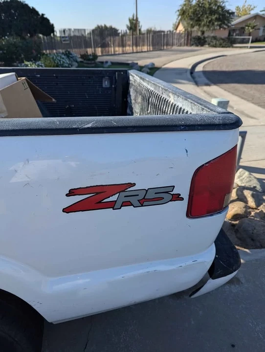 2003 Chevrolet S-10 - Image 3 of 3