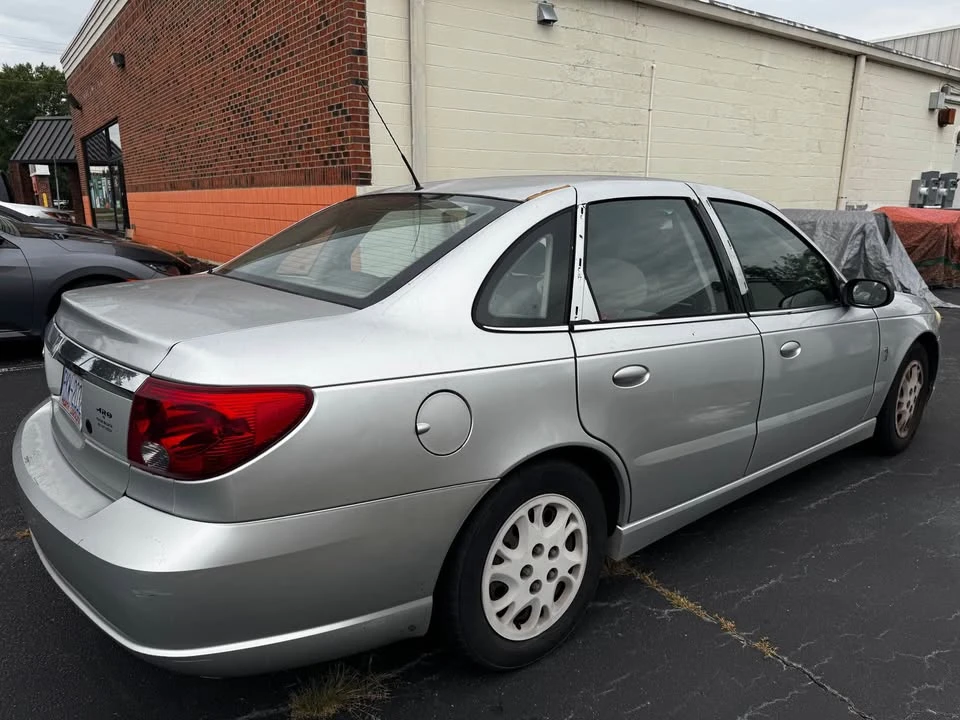 2003 Saturn - Image 3 of 10