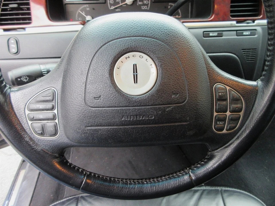 2003 Lincoln Town Car - Image 23 of 24