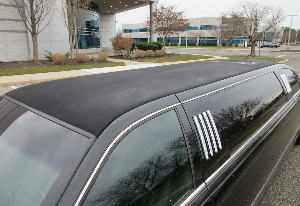2003 Lincoln Town Car - Image 18 of 21