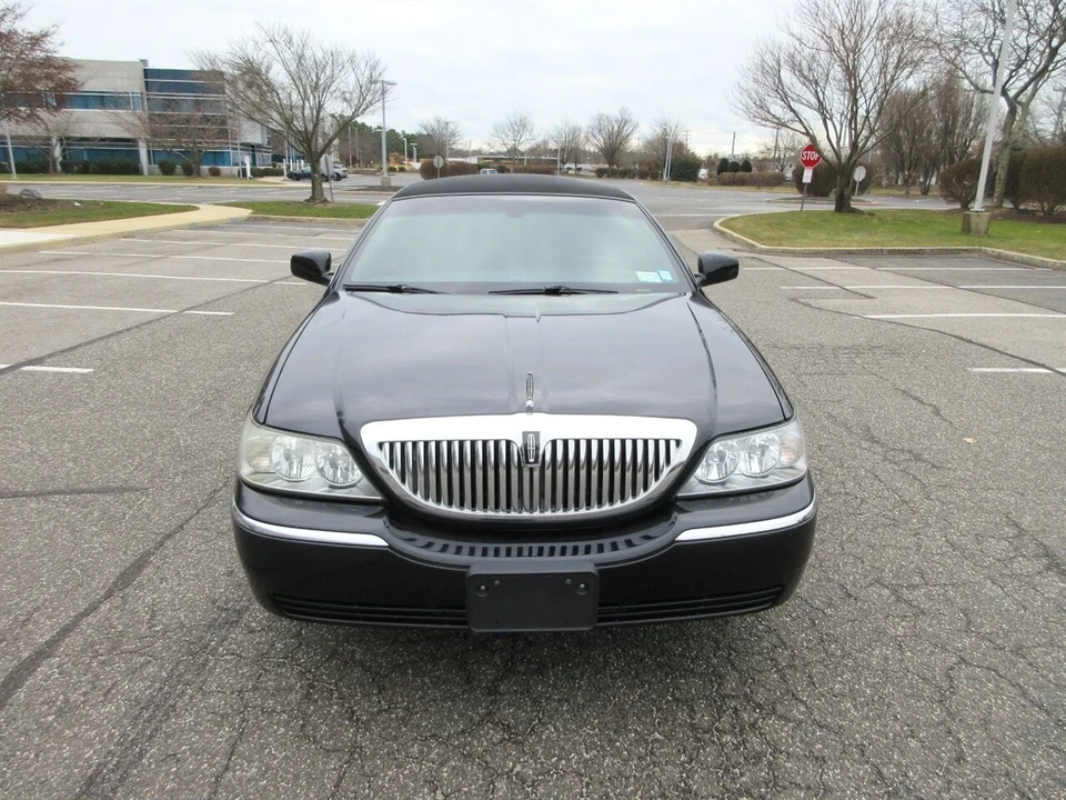 2003 Lincoln Town Car - Image 11 of 21