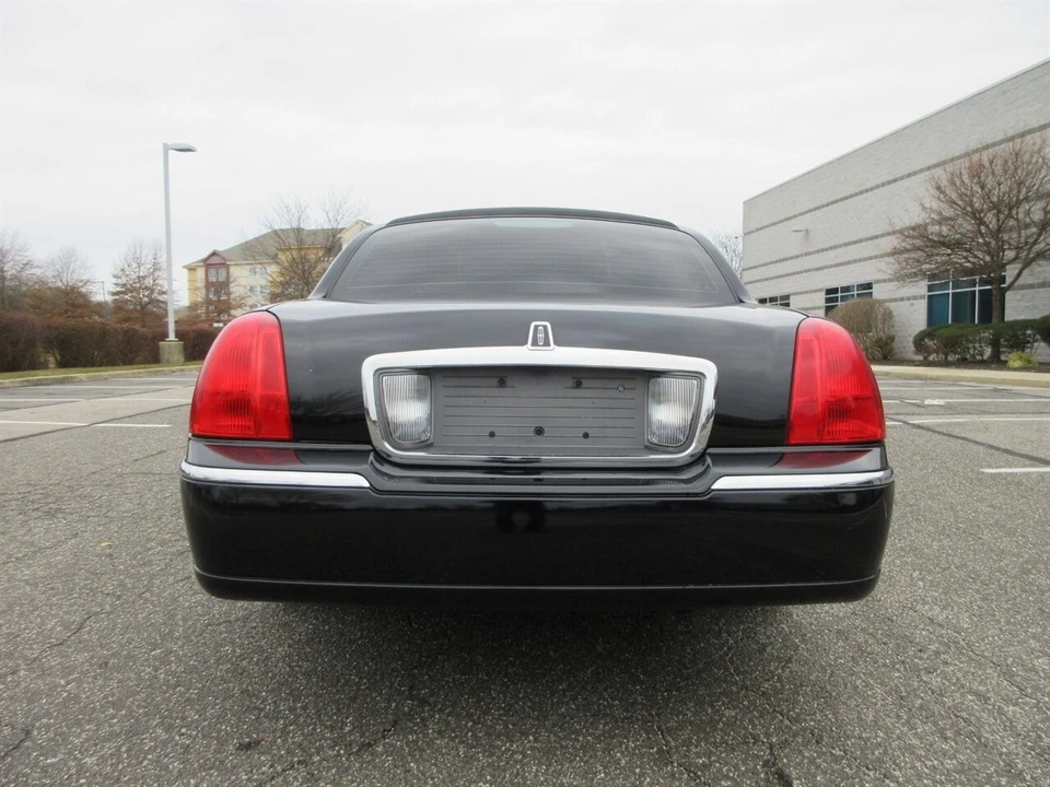 2003 Lincoln Town Car - Image 12 of 21