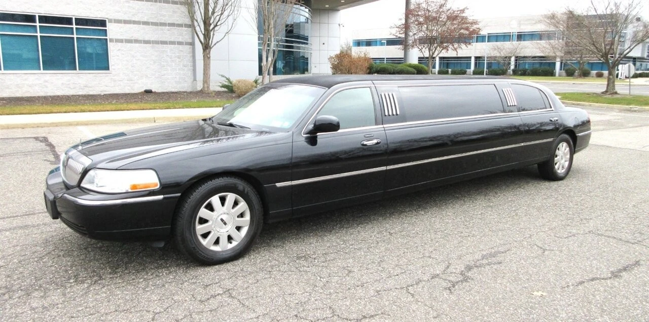 2003 Lincoln Town Car - Image 5 of 24