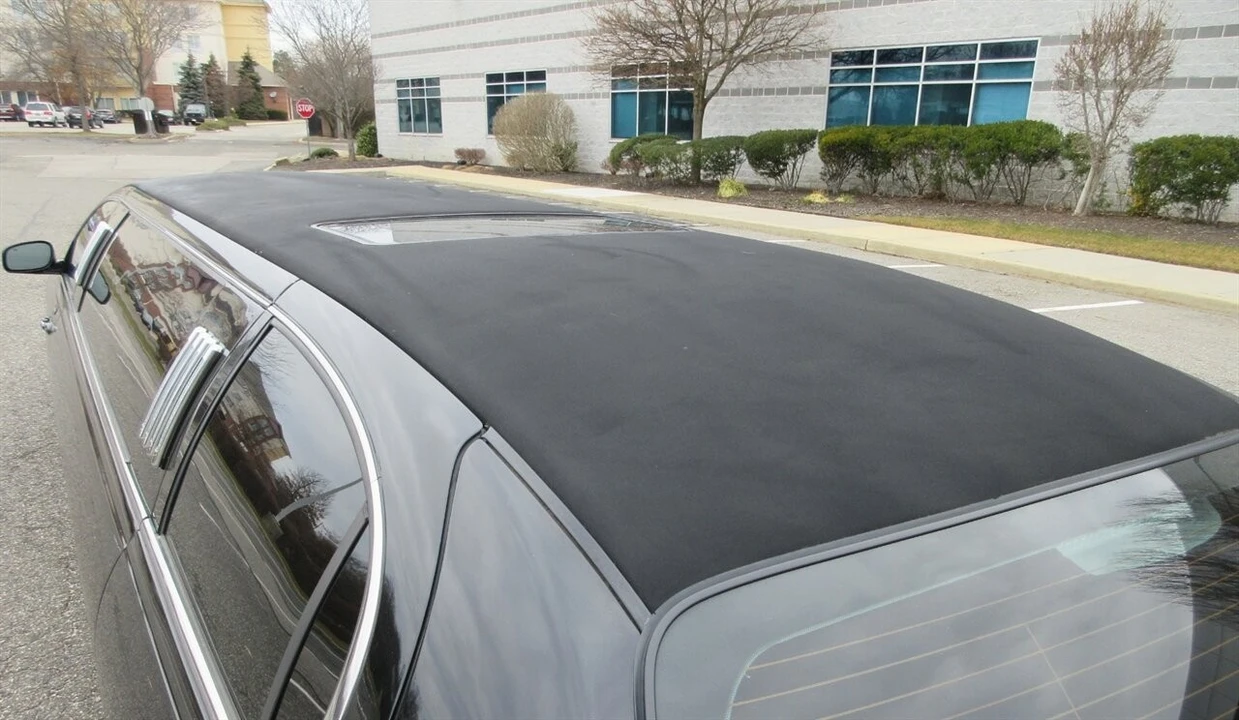 2003 Lincoln Town Car - Image 19 of 24