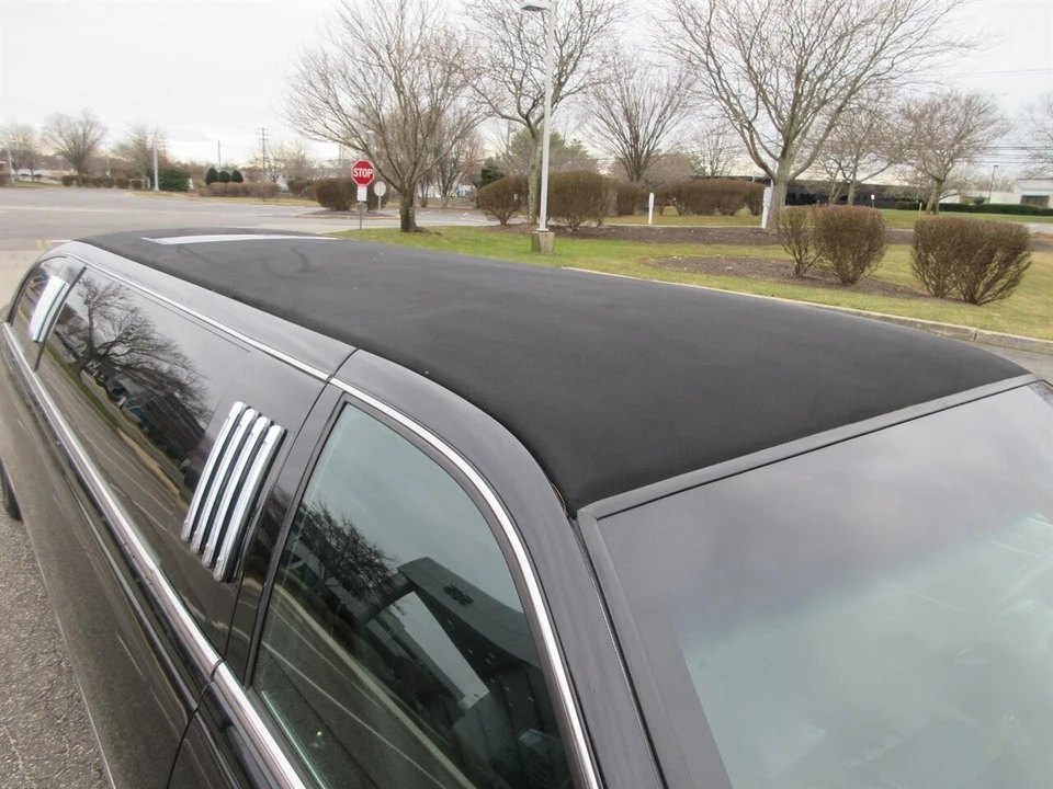 2003 Lincoln Town Car - Image 17 of 21