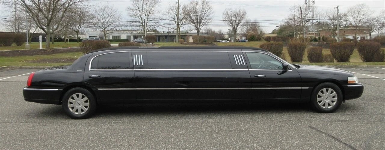 2003 Lincoln Town Car - Image 10 of 21