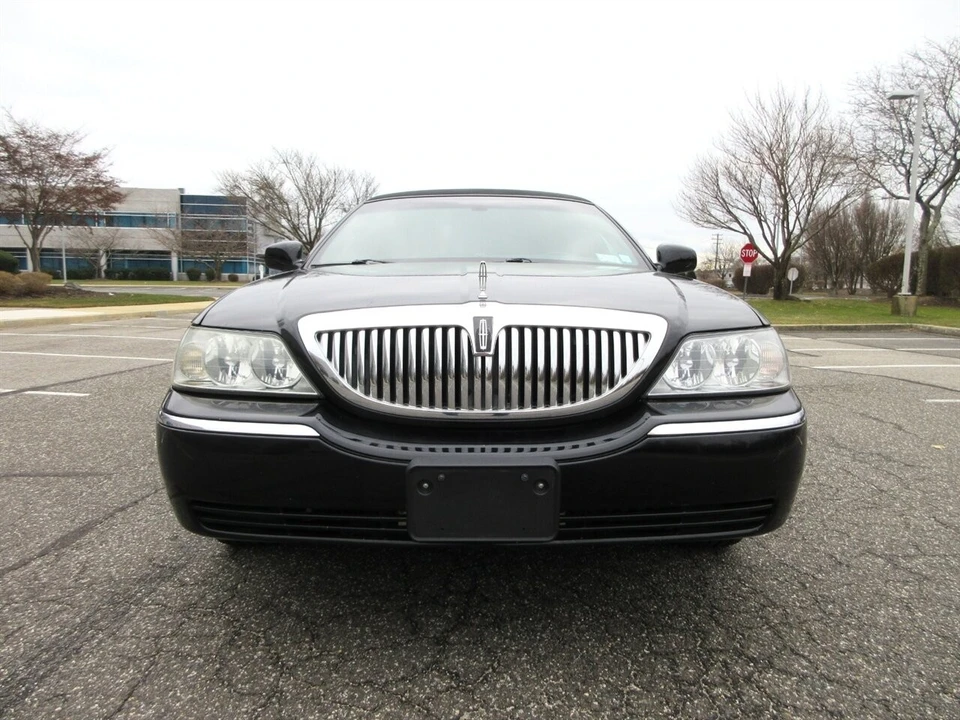 2003 Lincoln Town Car - Image 13 of 21