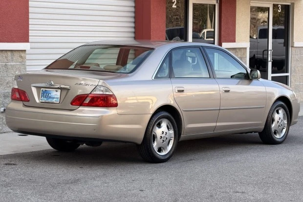 2003 Toyota Avalon 1st Gen - Image 2 of 7
