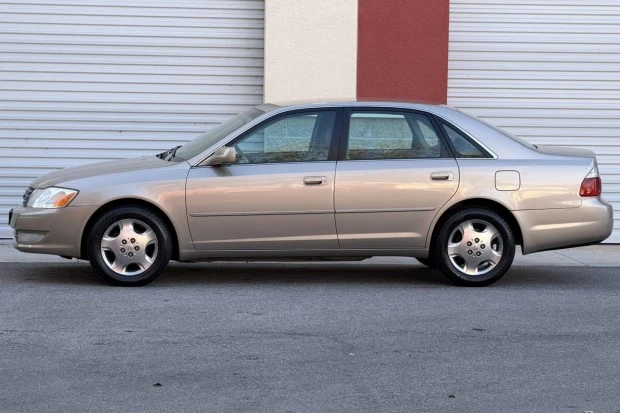 2003 Toyota Avalon 1st Gen - Image 3 of 7